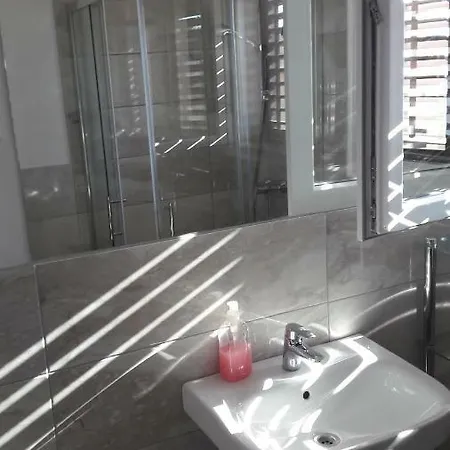 Apartman Toula شقة